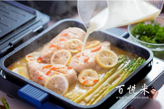 想吃西餐,教你做檸檬蘆筍雞扒,簡(jiǎn)單易學(xué),好吃停不下來